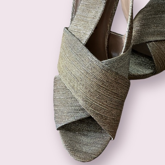 Women’s Daniblack Etta Sandal 5” Chunky Heel Gold Silver Metallic Size 9M - Picture 4 of 13